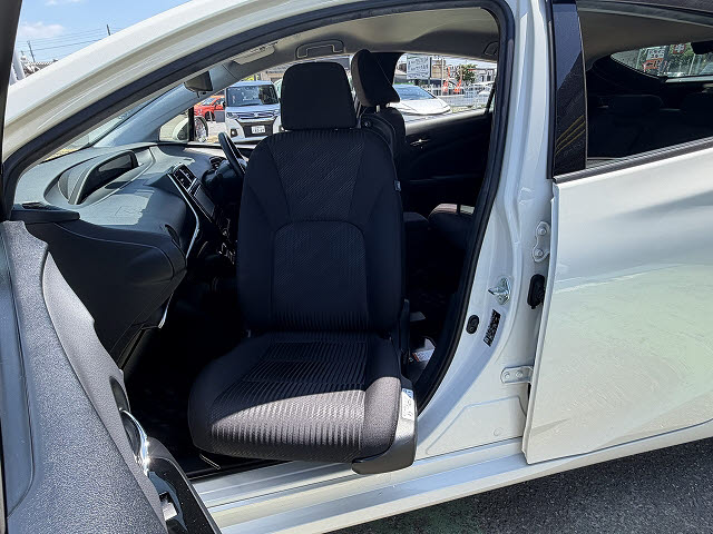 トヨタ プリウス 助手席回転チルトシート車　Ａタイプ