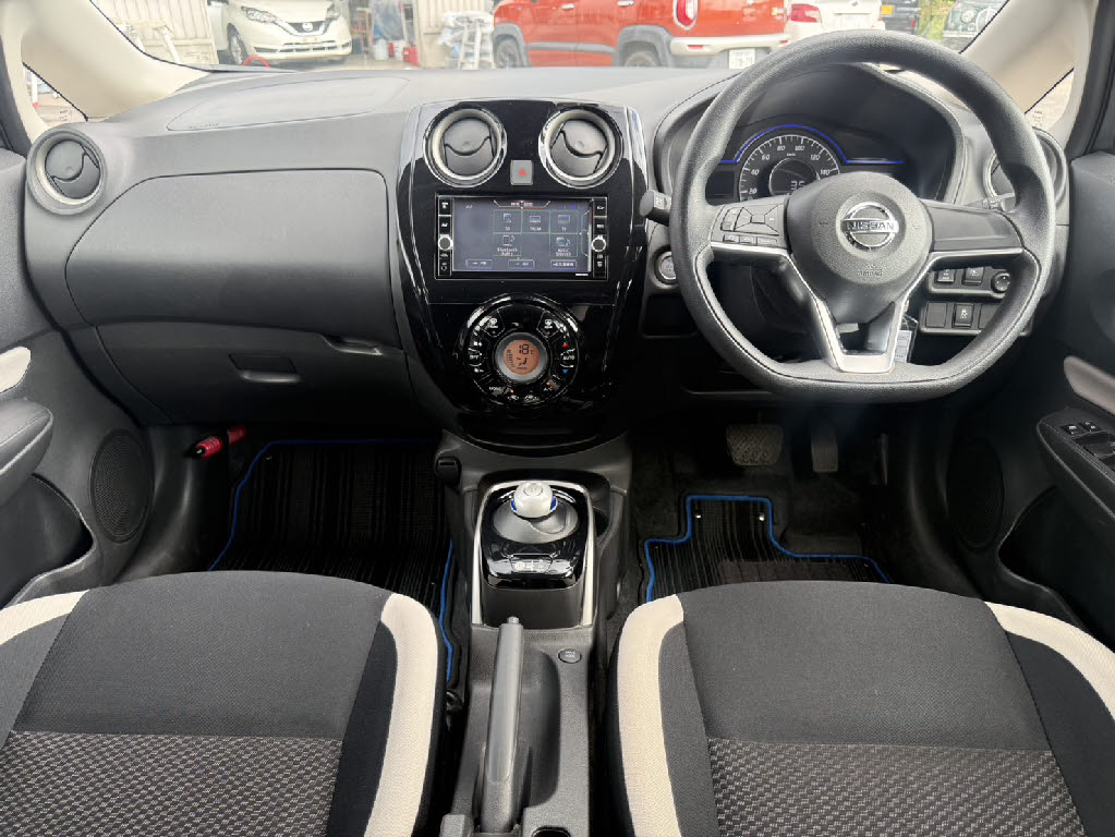 ニッサン ノート eﾊﾟﾜｰ X FOUR