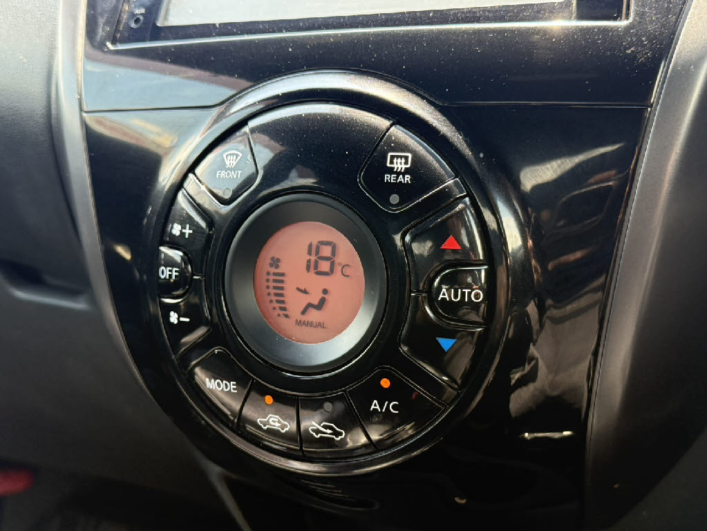 ニッサン ノート ﾒﾀﾞﾘｽﾄX FOURﾌﾞﾗｯｸｱﾛｰ 4WD