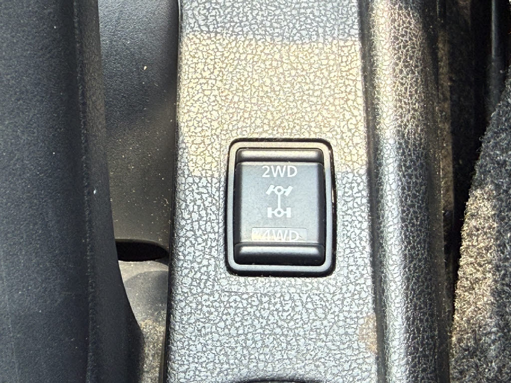 ニッサン ノート ﾒﾀﾞﾘｽﾄX FOURﾌﾞﾗｯｸｱﾛｰ 4WD