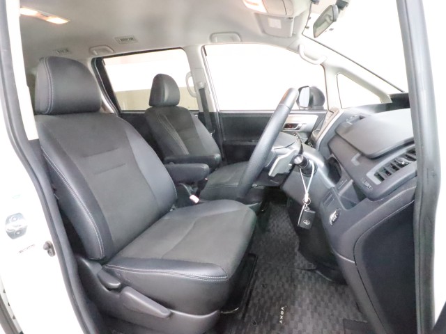 トヨタ ヴォクシー ＺＳ 煌Ｚ