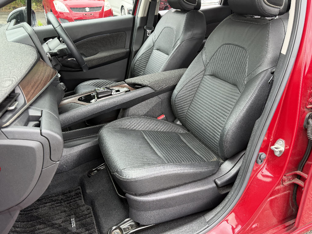 ニッサン オーラ G FOURﾚｻﾞｰｴﾃﾞｨｼｮﾝ 4WD