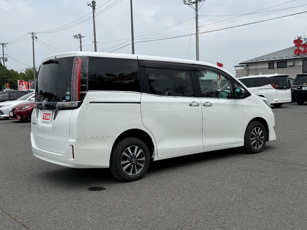 トヨタ エスクァイア GIﾌﾟﾚﾐｱﾑPKG ﾌﾞﾗｯｸﾃｰﾗｰﾄﾞ 4WD