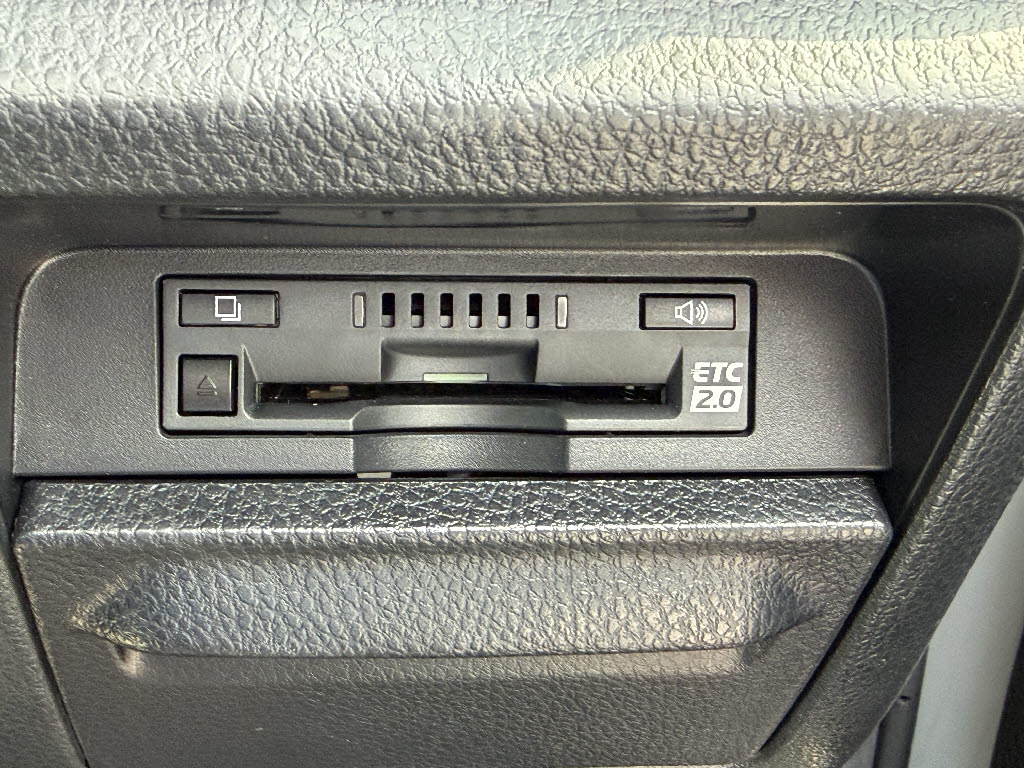 トヨタ エスクァイア GIﾌﾟﾚﾐｱﾑPKG ﾌﾞﾗｯｸﾃｰﾗｰﾄﾞ 4WD