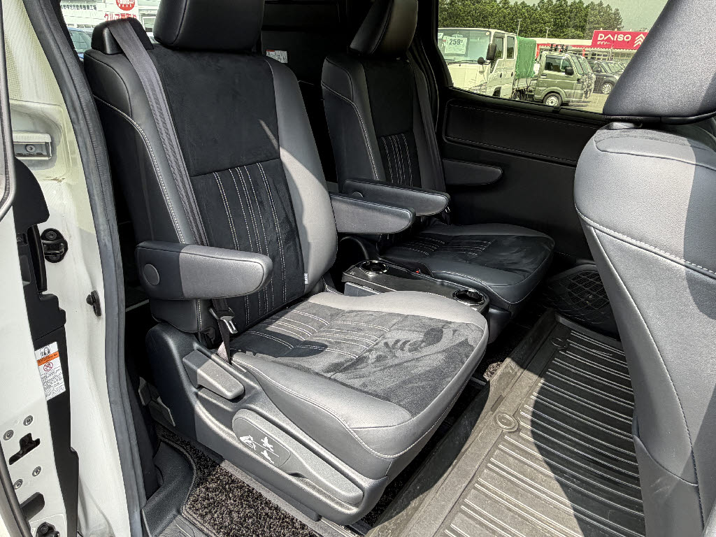 トヨタ エスクァイア GIﾌﾟﾚﾐｱﾑPKG ﾌﾞﾗｯｸﾃｰﾗｰﾄﾞ 4WD