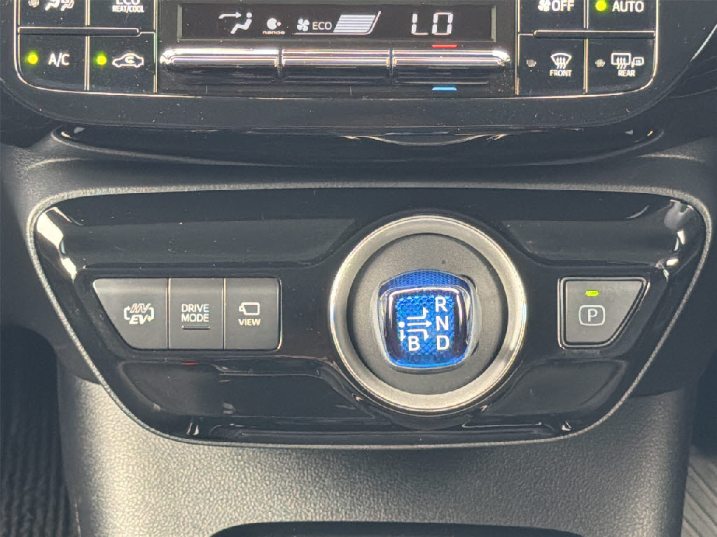 トヨタ プリウスＰＨＶ A