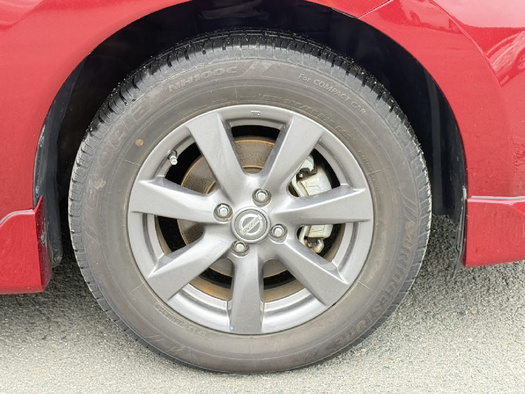 ニッサン ノート X FOURｴｱﾛｽﾀｲﾙ ｴﾏｰｼﾞｪﾝｼｰﾌﾞﾚｰｷPKG 4WD