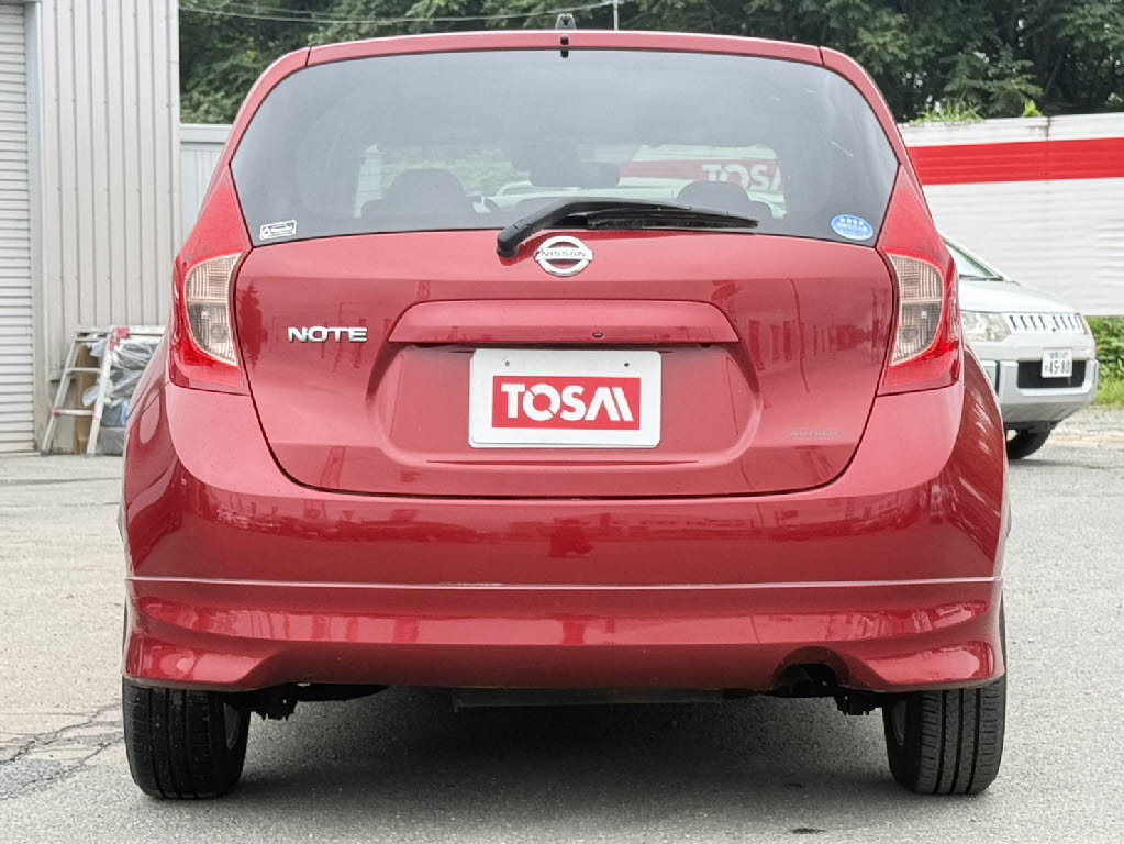 ニッサン ノート X FOURｴｱﾛｽﾀｲﾙ ｴﾏｰｼﾞｪﾝｼｰﾌﾞﾚｰｷPKG 4WD