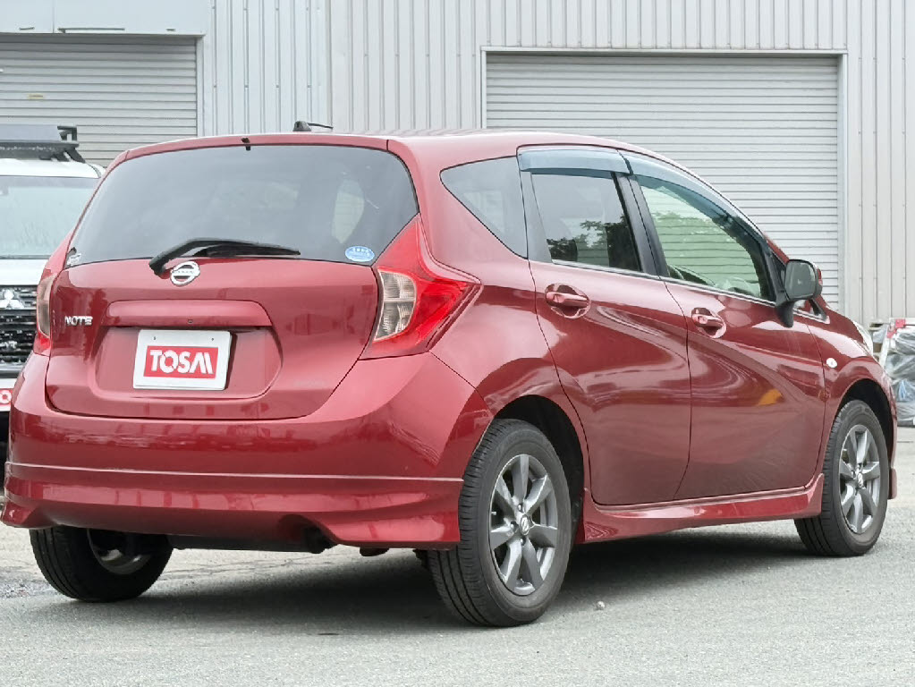 ニッサン ノート X FOURｴｱﾛｽﾀｲﾙ ｴﾏｰｼﾞｪﾝｼｰﾌﾞﾚｰｷPKG 4WD