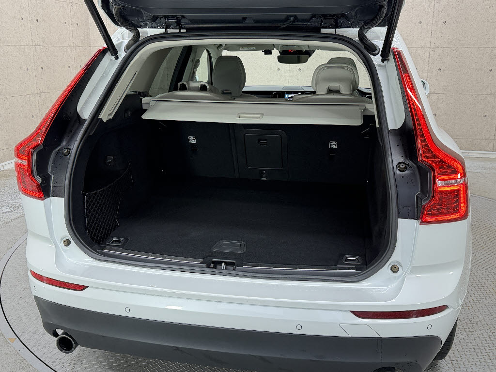 ボルボ ボルボ ＸＣ６０ B5 AWDﾓｰﾒﾝﾀﾑ 4WD