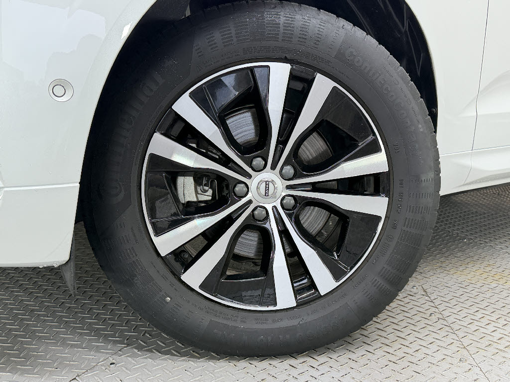 ボルボ ボルボ ＸＣ６０ B5 AWDﾓｰﾒﾝﾀﾑ 4WD