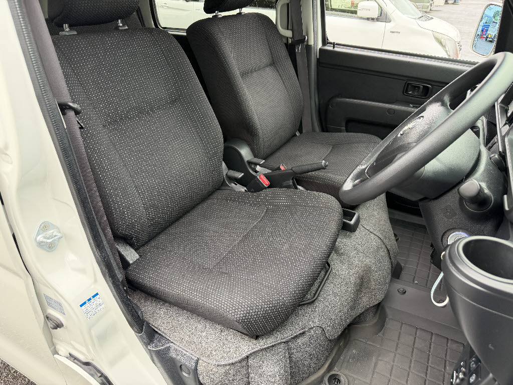 トヨタ ピクシスＶ ｸﾙｰｽﾞﾀｰﾎﾞSAⅢ 4WD