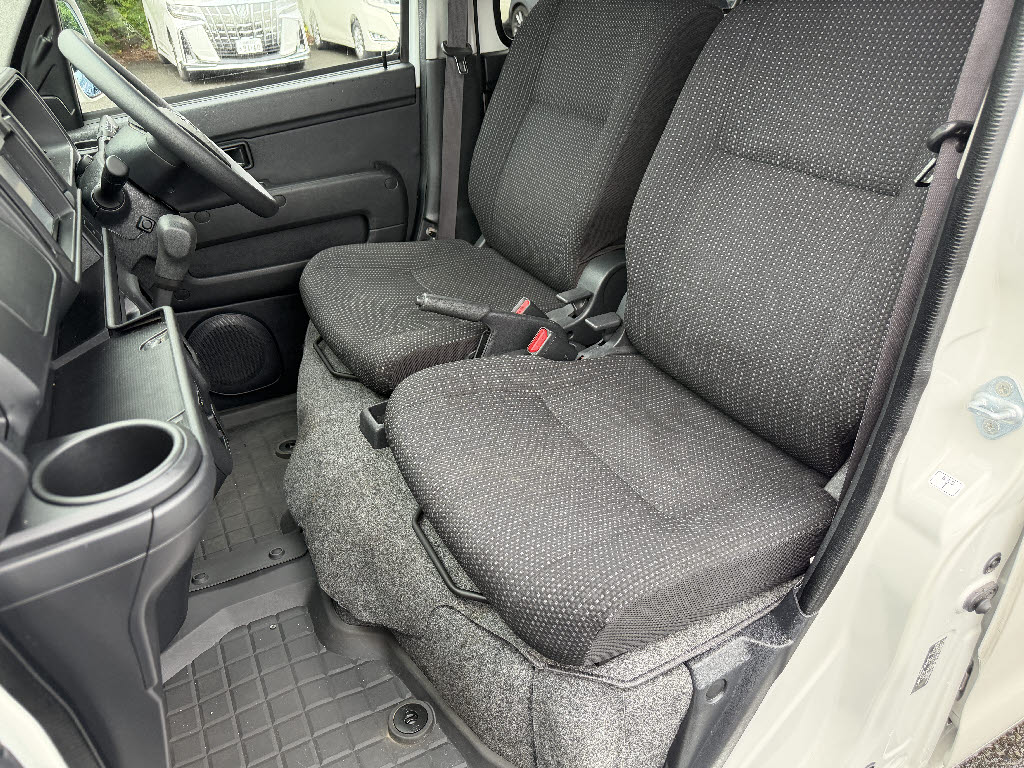 トヨタ ピクシスＶ ｸﾙｰｽﾞﾀｰﾎﾞSAⅢ 4WD