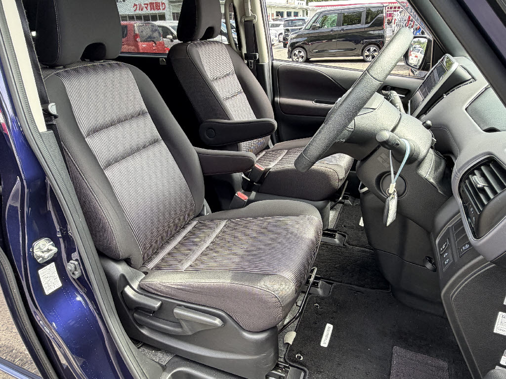 ニッサン セレナＨＶ ハイウェイスターV 4WD