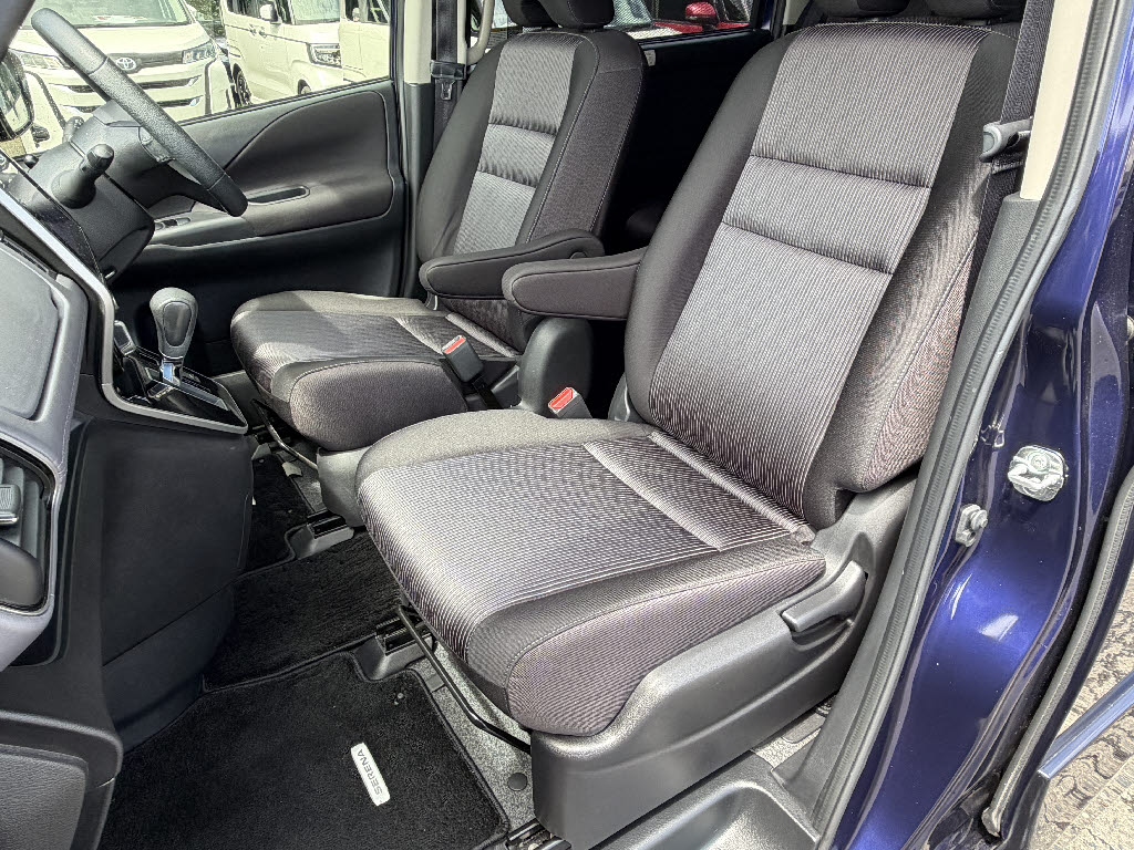 ニッサン セレナＨＶ ハイウェイスターV 4WD