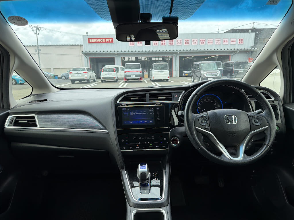 ホンダ シャトル ハイブリッドZ 4WD