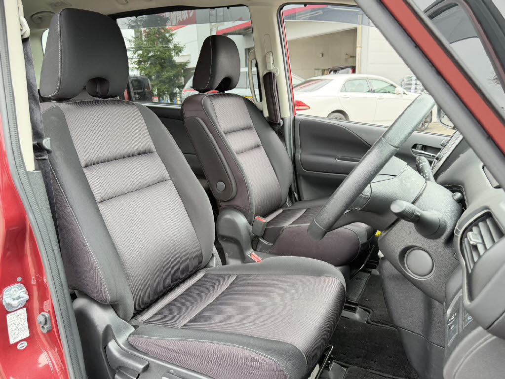 ニッサン セレナＨＶ ﾊｲｳｪｲｽﾀｰ 4WD