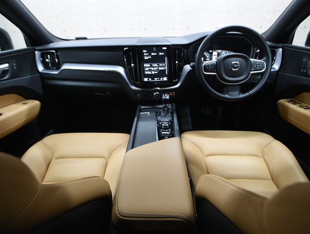ボルボ ボルボ ＸＣ６０ T5 AWDﾓｰﾒﾝﾀﾑ
