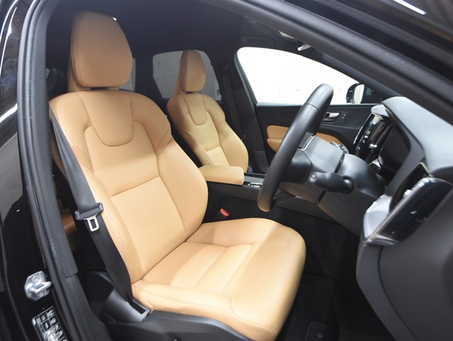 ボルボ ボルボ ＸＣ６０ T5 AWDﾓｰﾒﾝﾀﾑ