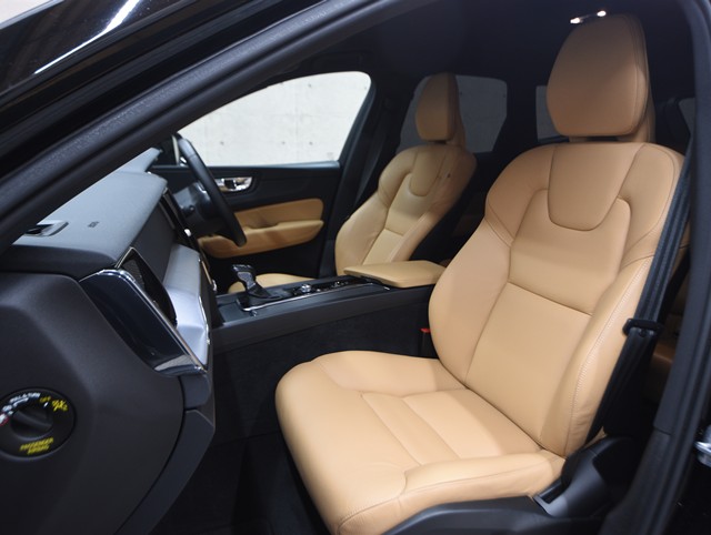 ボルボ ボルボ ＸＣ６０ T5 AWDﾓｰﾒﾝﾀﾑ