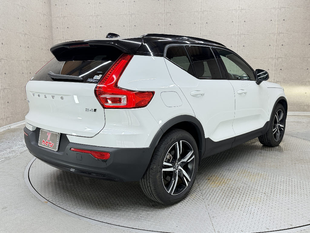 ボルボ ボルボ ＸＣ４０ B4-AWD-Rﾃﾞｻﾞｲﾝ 4WD