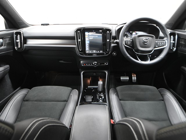 ボルボ ボルボ ＸＣ４０ B4-AWD-Rﾃﾞｻﾞｲﾝ 4WD