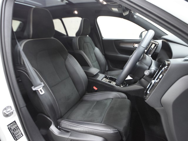 ボルボ ボルボ ＸＣ４０ B4-AWD-Rﾃﾞｻﾞｲﾝ 4WD
