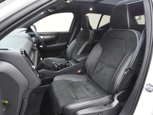 ボルボ ボルボ ＸＣ４０ B4-AWD-Rﾃﾞｻﾞｲﾝ 4WD