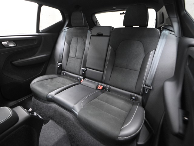 ボルボ ボルボ ＸＣ４０ B4-AWD-Rﾃﾞｻﾞｲﾝ 4WD