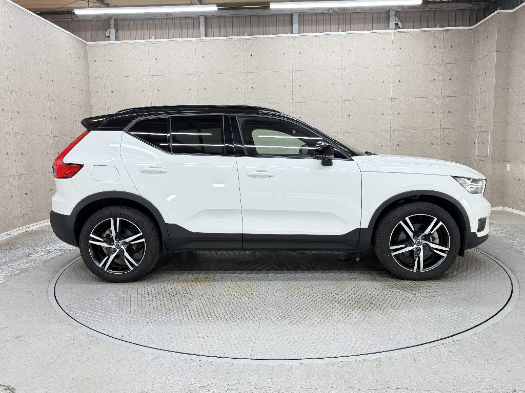 ボルボ ボルボ ＸＣ４０ B4-AWD-Rﾃﾞｻﾞｲﾝ 4WD