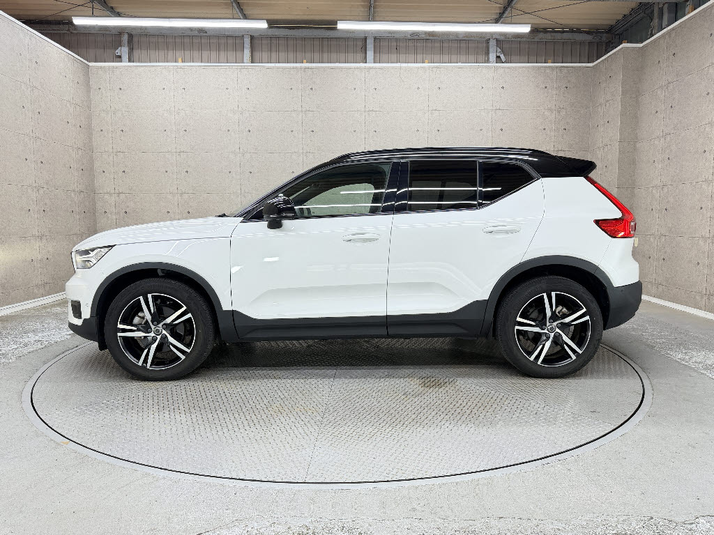 ボルボ ボルボ ＸＣ４０ B4-AWD-Rﾃﾞｻﾞｲﾝ 4WD