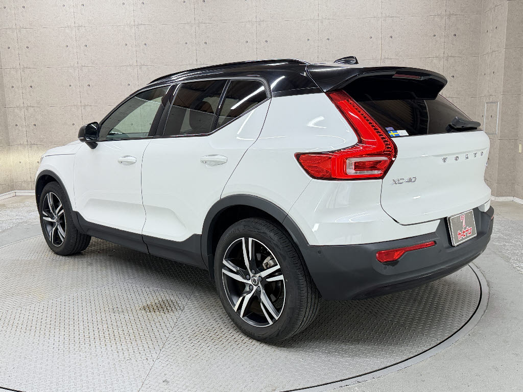ボルボ ボルボ ＸＣ４０ B4-AWD-Rﾃﾞｻﾞｲﾝ 4WD
