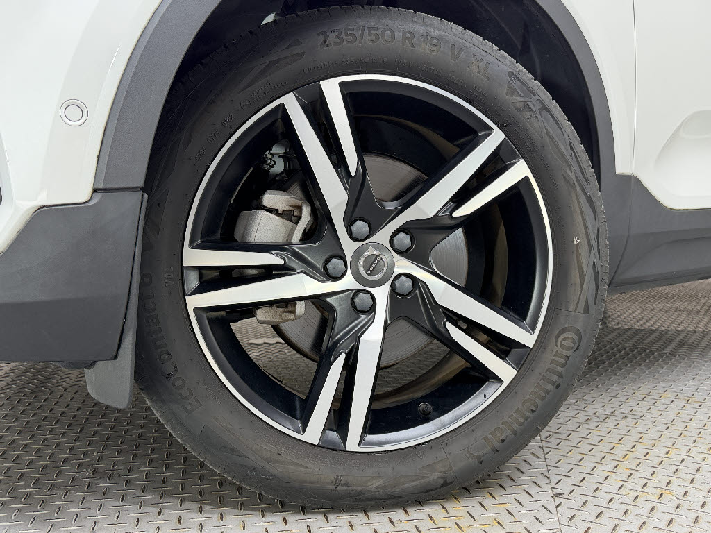 ボルボ ボルボ ＸＣ４０ B4-AWD-Rﾃﾞｻﾞｲﾝ 4WD