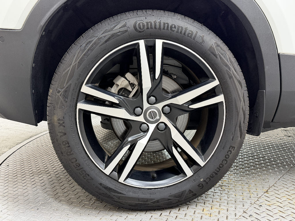 ボルボ ボルボ ＸＣ４０ B4-AWD-Rﾃﾞｻﾞｲﾝ 4WD