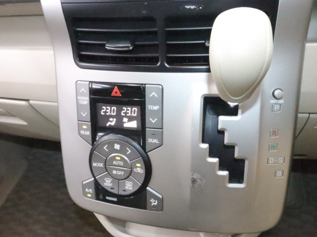 トヨタ ノア X