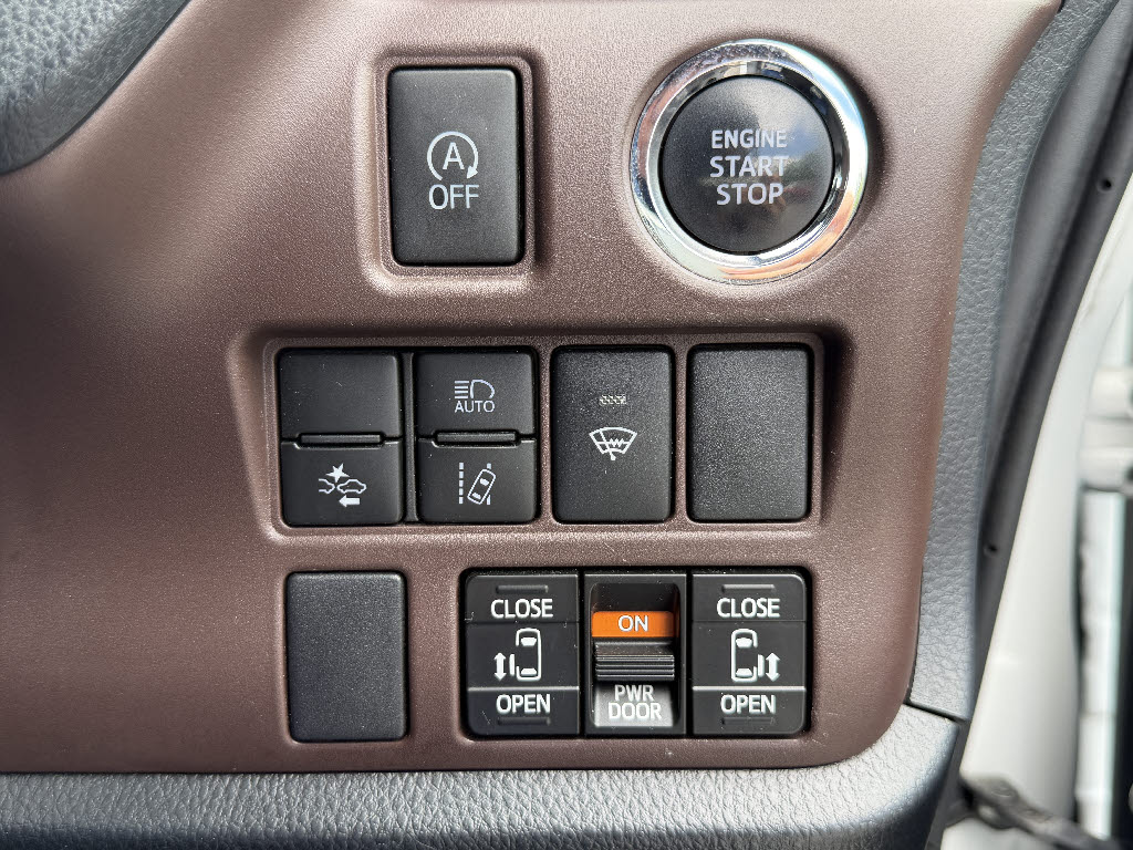 トヨタ エスクァイア Gi 4WD