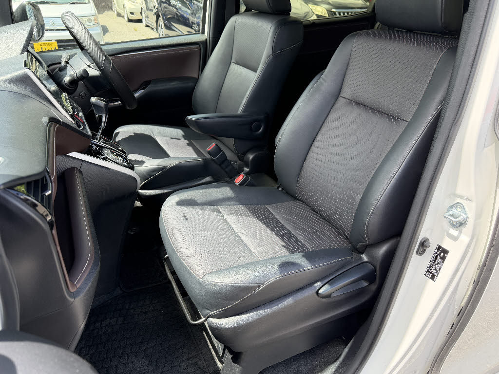 トヨタ エスクァイア Gi 4WD