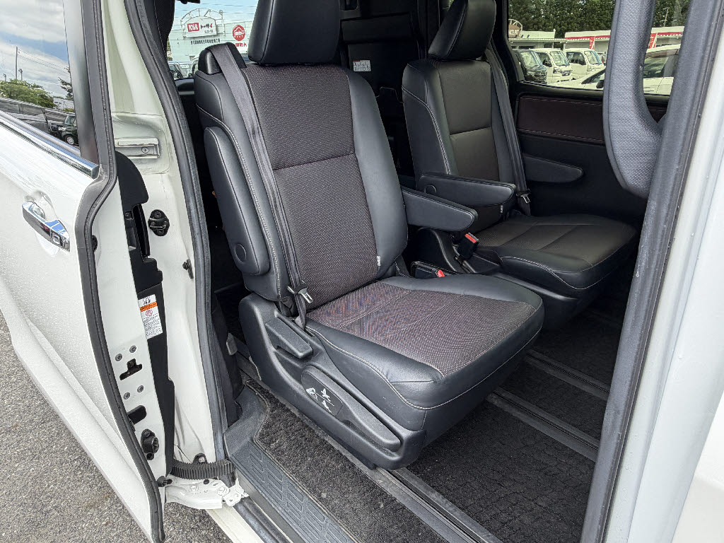 トヨタ エスクァイア Gi 4WD