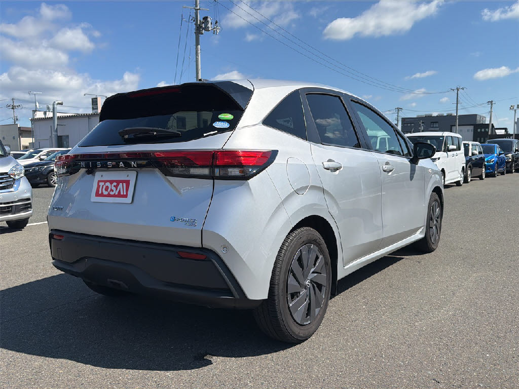 ニッサン ノート S FOUR 4WD
