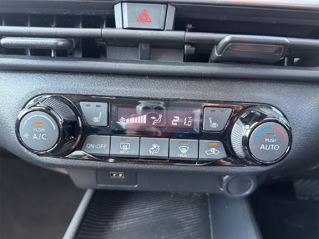 ニッサン ノート S FOUR 4WD