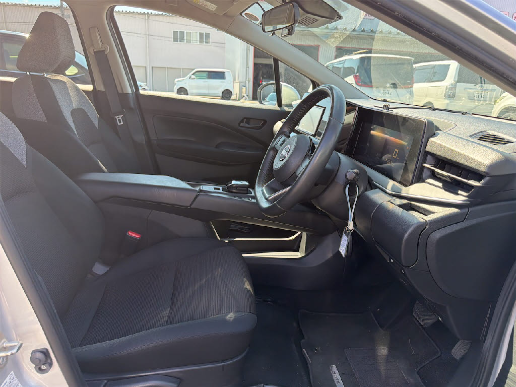 ニッサン ノート S FOUR 4WD