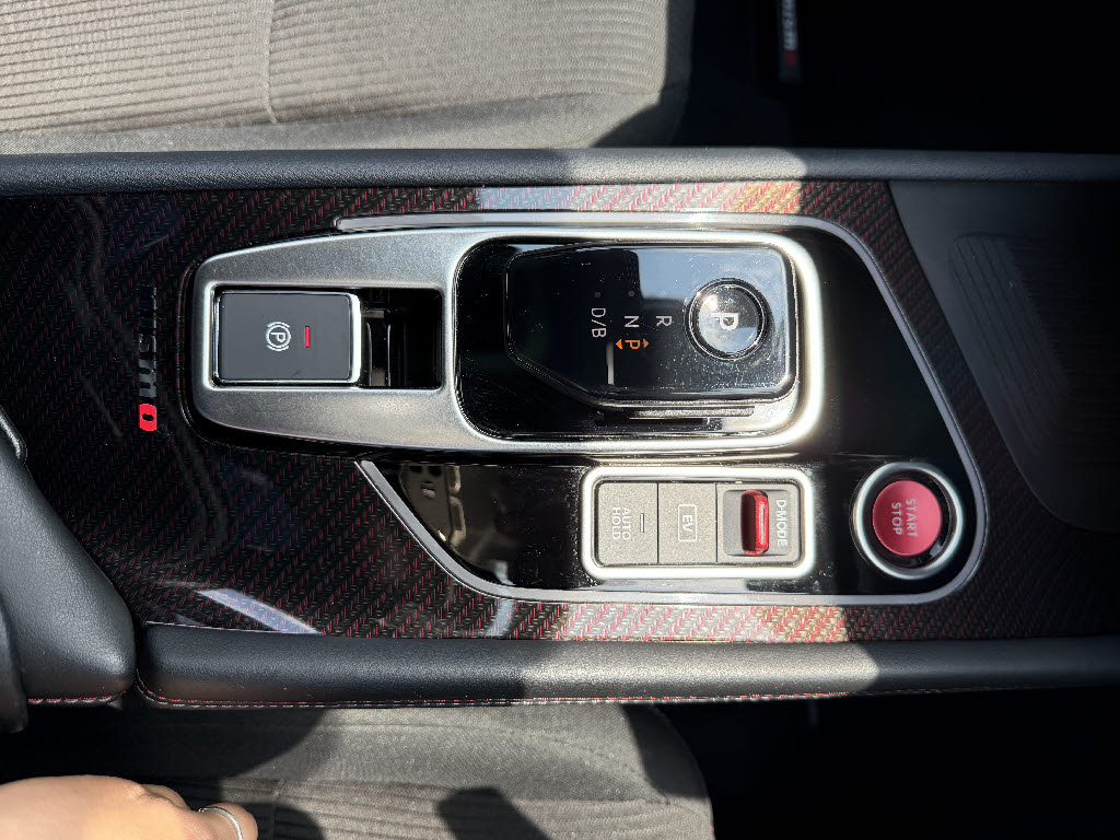ニッサン ノート NISMO tuned e-POWER 4WD