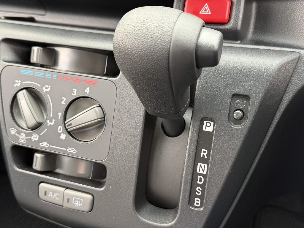 ダイハツ ミライース B