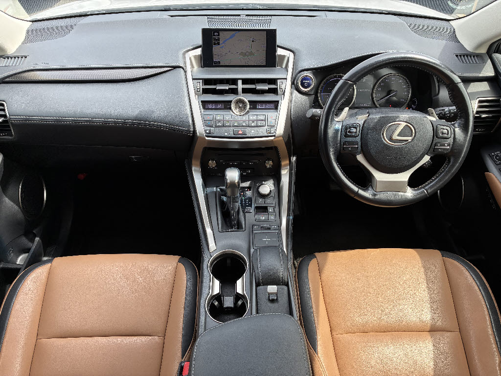 レクサス レクサス ＮＸ NX300h Iﾊﾟｯｹｰｼﾞ 4WD