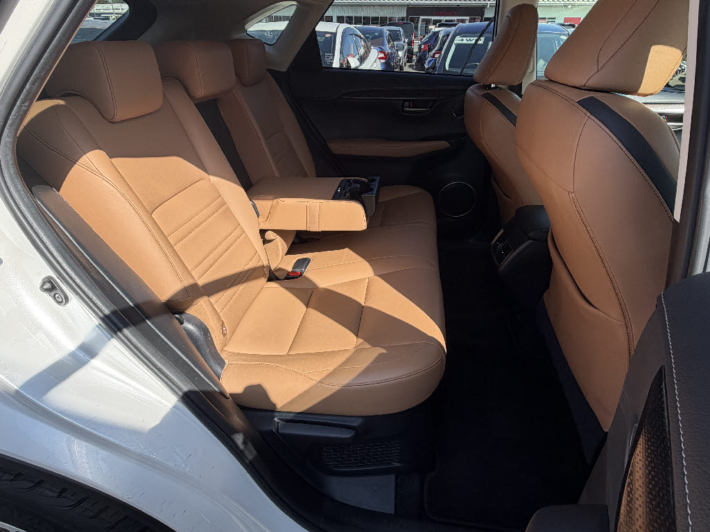 レクサス レクサス ＮＸ NX300h Iﾊﾟｯｹｰｼﾞ 4WD