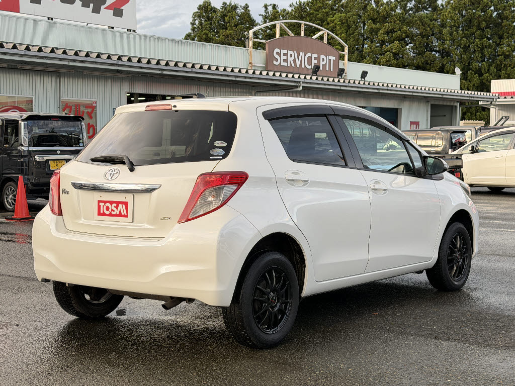 トヨタ ヴィッツ F 4WD