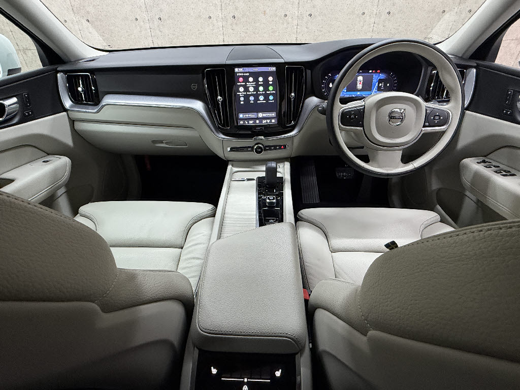 ボルボ ボルボ ＸＣ６０ B5 AWDﾓｰﾒﾝﾀﾑ 4WD