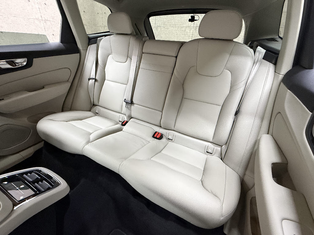 ボルボ ボルボ ＸＣ６０ B5 AWDﾓｰﾒﾝﾀﾑ 4WD