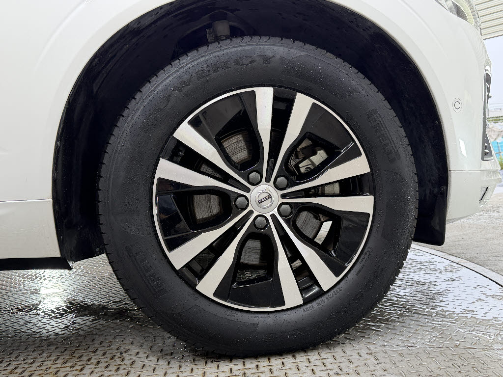 ボルボ ボルボ ＸＣ６０ B5 AWDﾓｰﾒﾝﾀﾑ 4WD