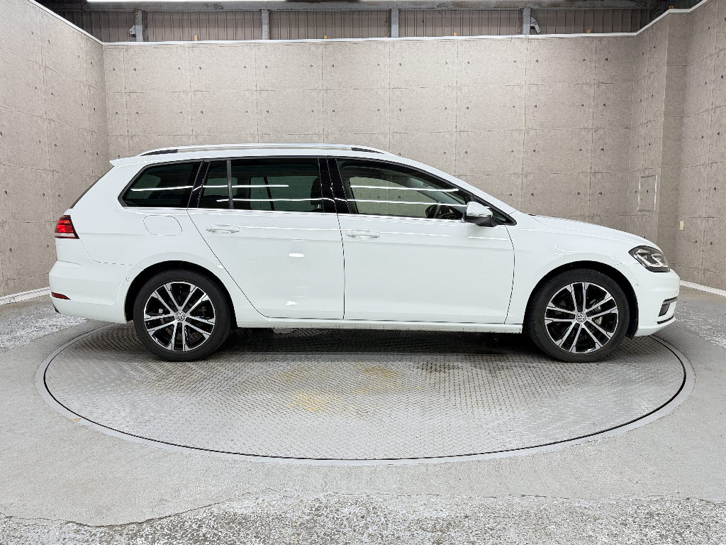 フォルクスワーゲン ＶＷゴルフヴァリアント ｳﾞｧﾘｱﾝﾄTDIｺﾝﾌｫｰﾄﾗｲﾝﾏｲｽﾀｰ